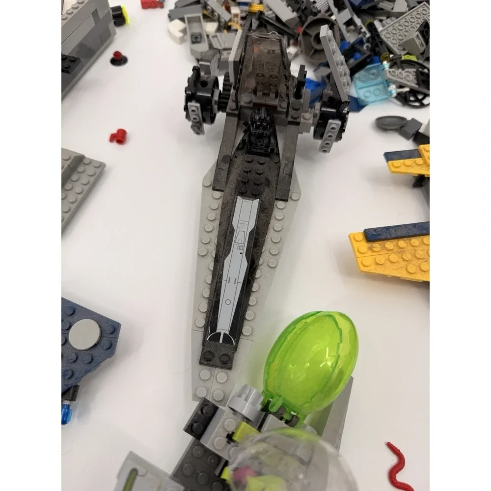 LEGO Miscellaneous Lot Assorted Bricks and Pieces/ Minifig Star Wars Jets Parts - Picture 11 of 13